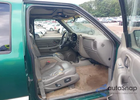 1999 Chevrolet Blazer Lt from USA, damaged, VIN 1GNCS13W6X2146812